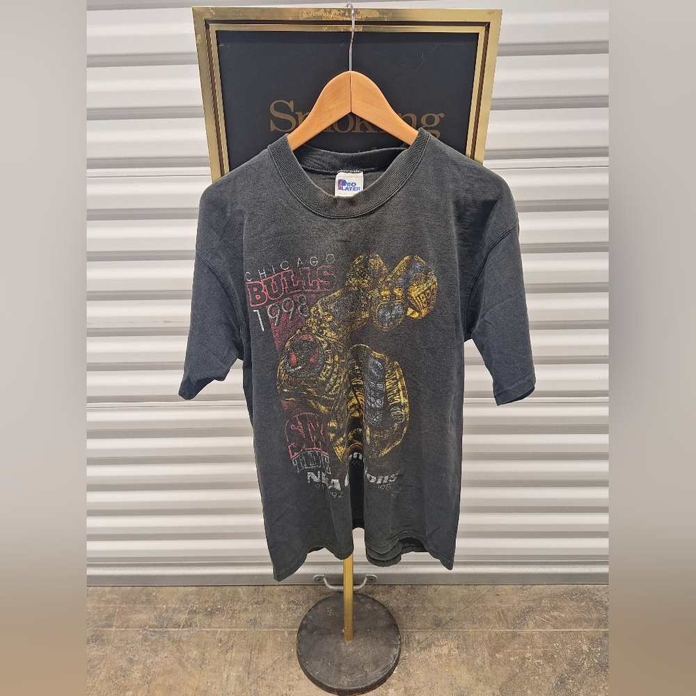 Vintage 1998 Pro Player Chicago Bulls 6 Rings NBA Champs Distressed LARGE